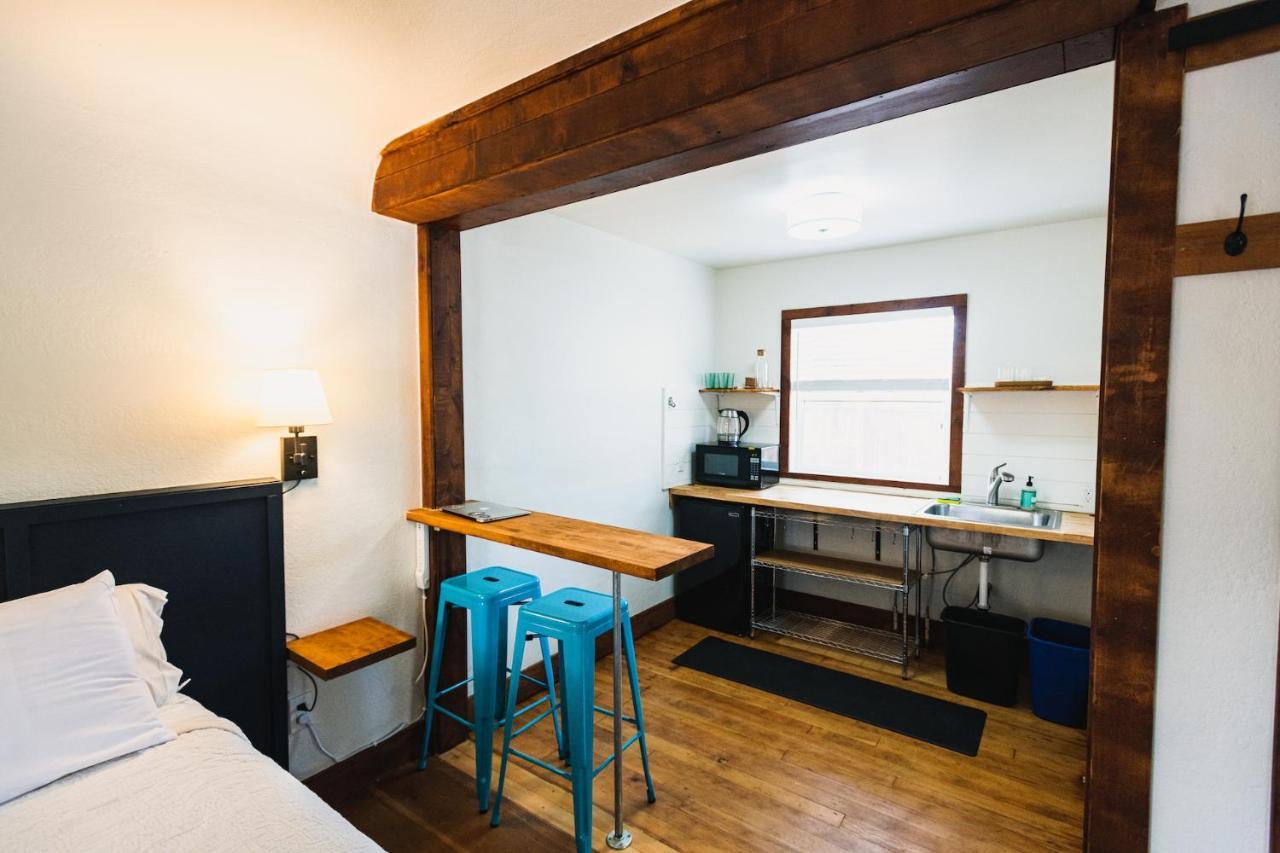 Left Coast Lodge - Pet Friendly 시스터스 외부 사진