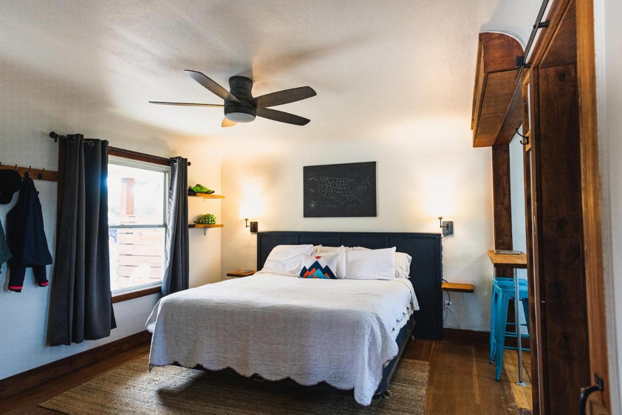 Left Coast Lodge - Pet Friendly 시스터스 외부 사진