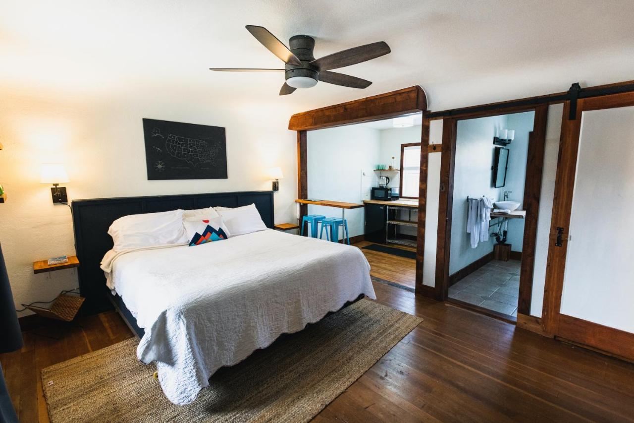 Left Coast Lodge - Pet Friendly 시스터스 외부 사진