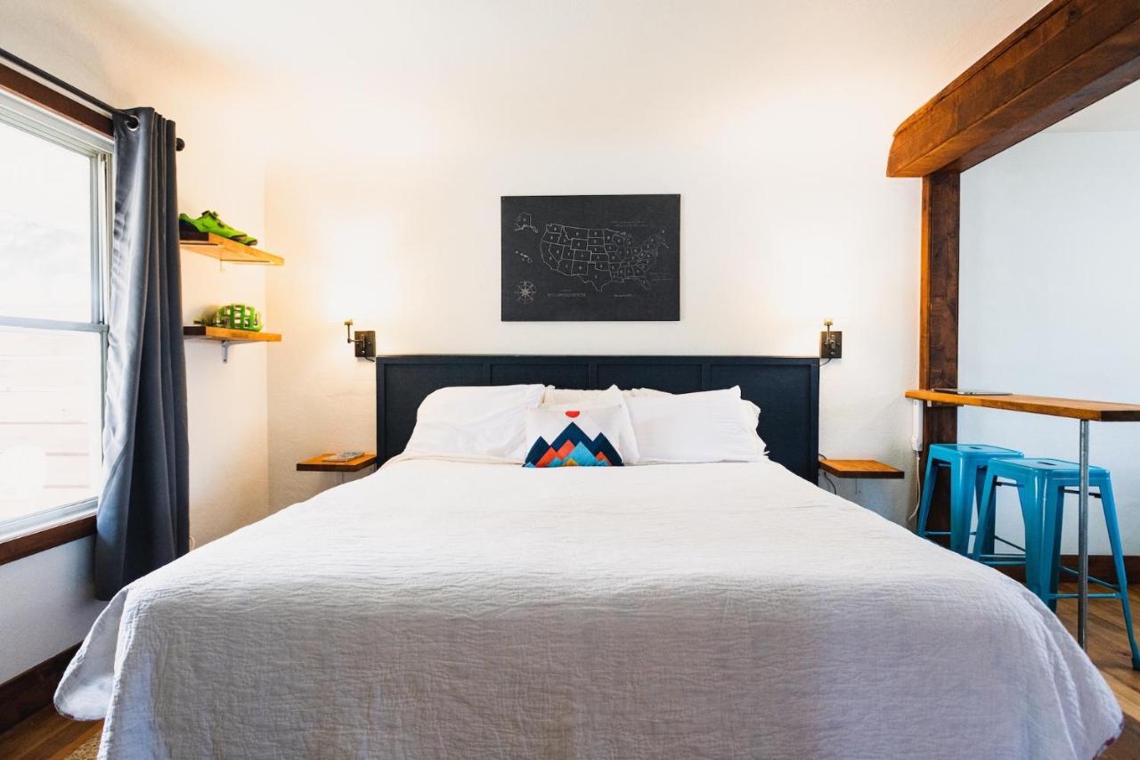 Left Coast Lodge - Pet Friendly 시스터스 외부 사진