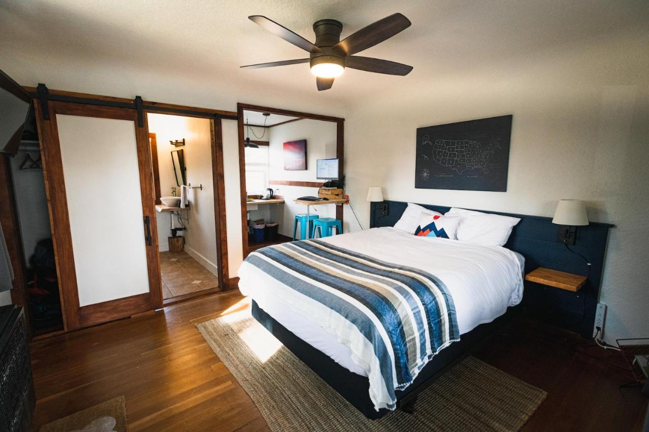 Left Coast Lodge - Pet Friendly 시스터스 외부 사진