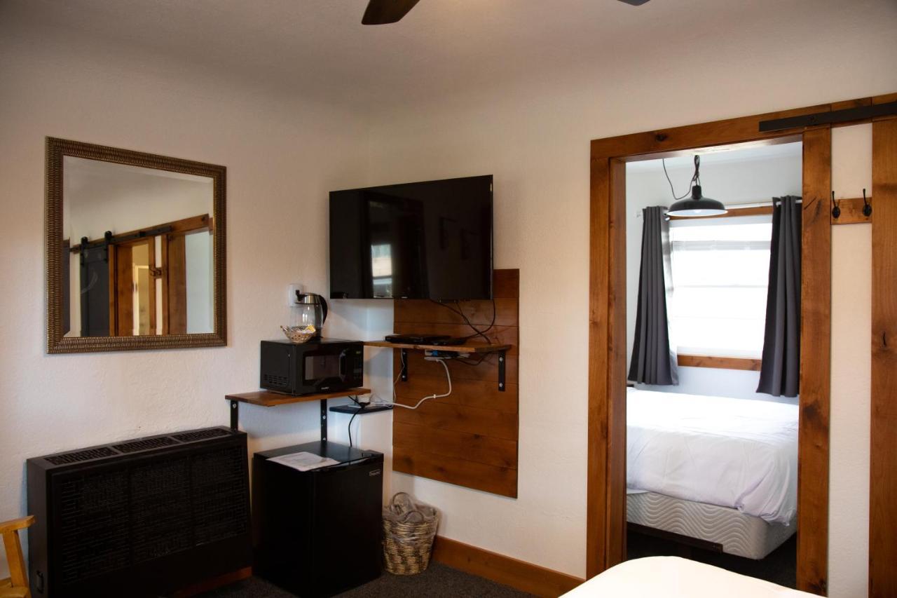 Left Coast Lodge - Pet Friendly 시스터스 외부 사진