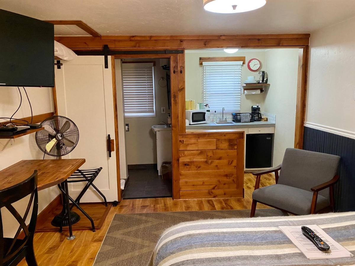 Left Coast Lodge - Pet Friendly 시스터스 외부 사진