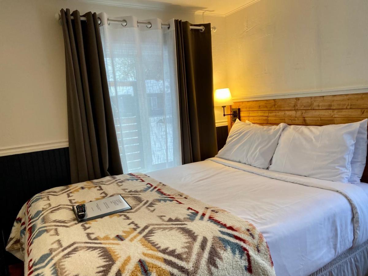 Left Coast Lodge - Pet Friendly 시스터스 외부 사진